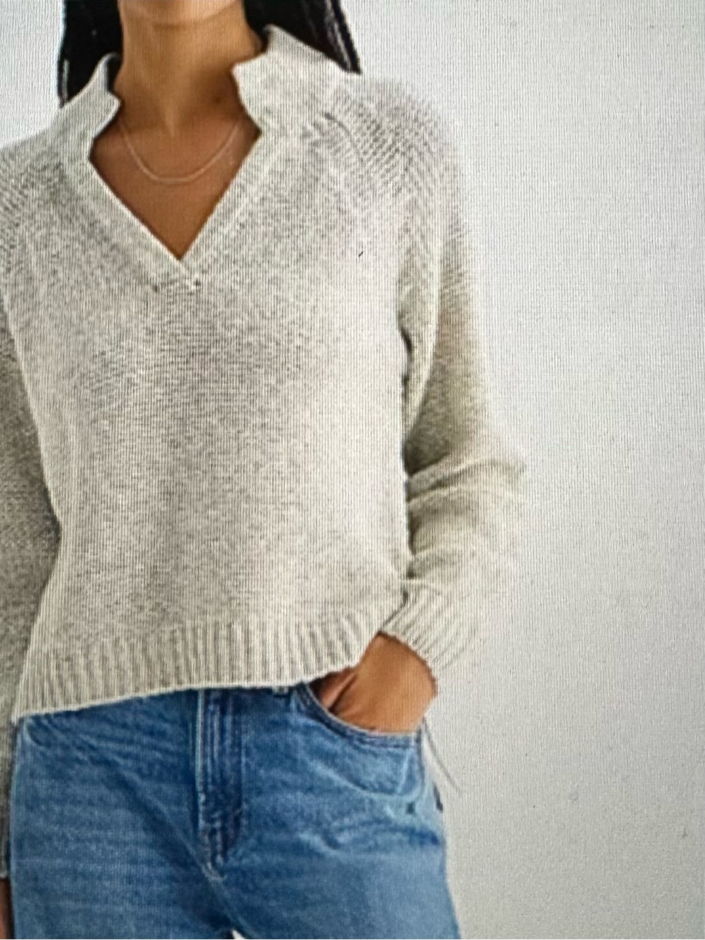 a.n.a. A New Approach Women's Large Cream V-Neck Knit Sweater
